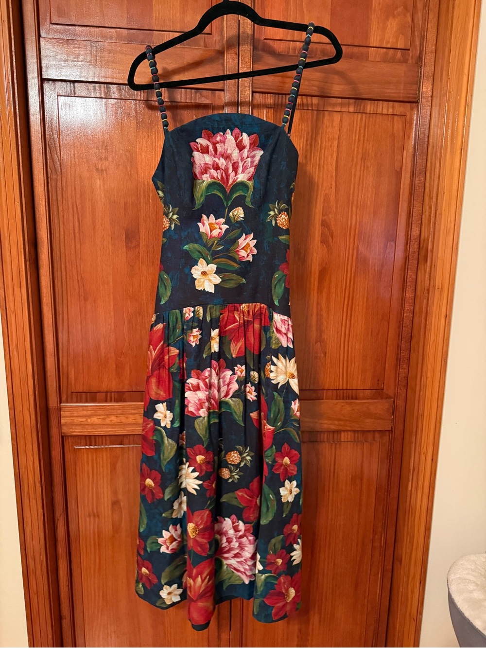 BARBOUR X FARM RIO Wild Flower Dress
Navy Floral Spaghetti-Strap Midi Dress - Picture 9 of 11
